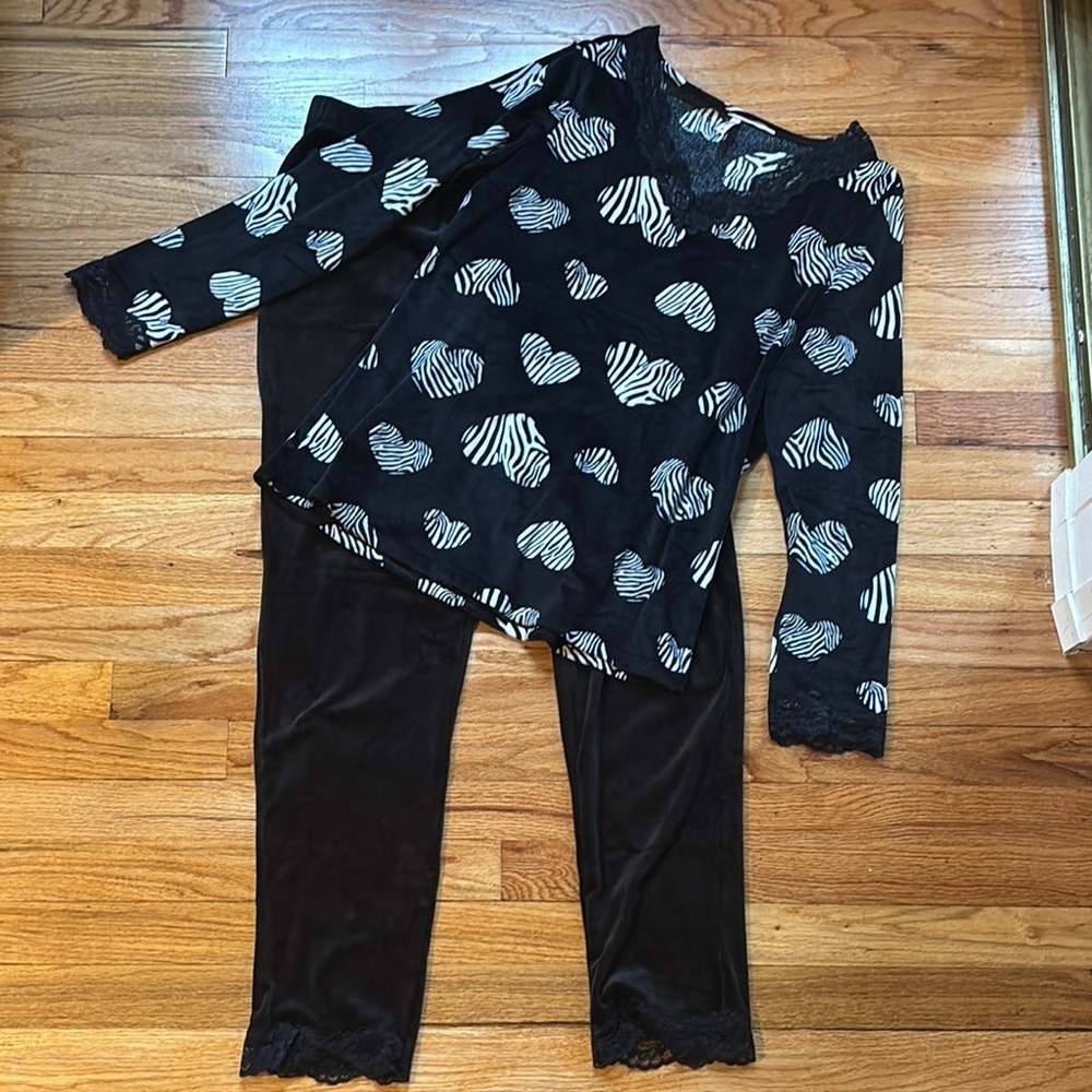 Black and White Velvety Heart Lace Pajama Set